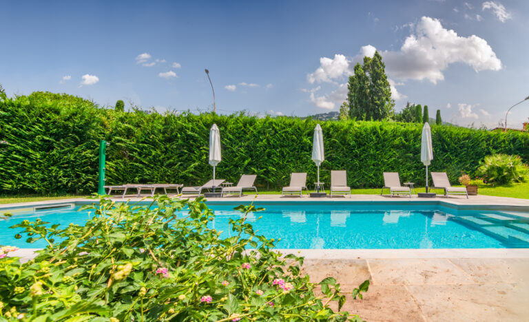 Esterni e giardino del Casale 1918, B&B a Pietrasanta