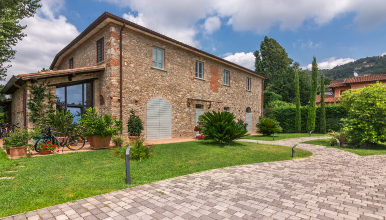 Il Casale 1918, casolare toscano in pietra a Pietrasanta