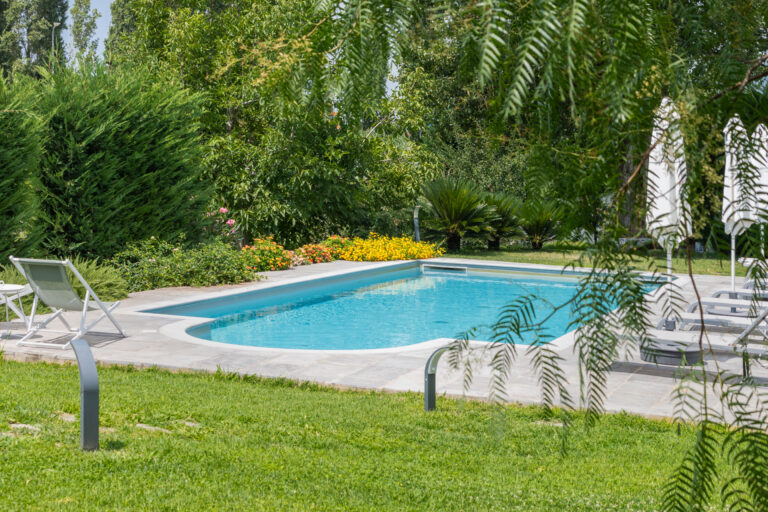Esterni e giardino del Casale 1918, B&B a Pietrasanta