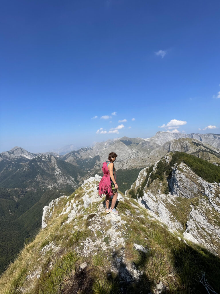 Trekking sulle creste delle Alpi Apuane